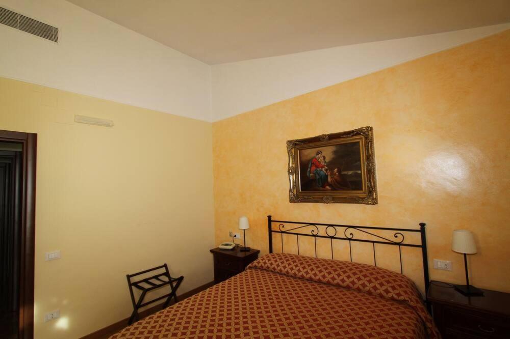 La Vecchia Fattoria Hotel Loreto Luaran gambar