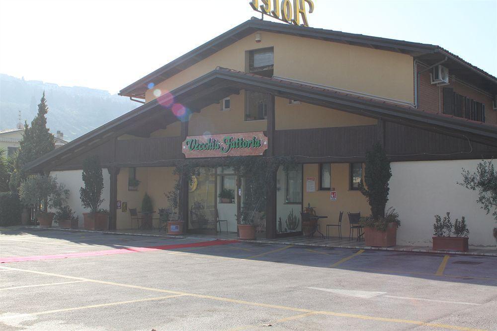 La Vecchia Fattoria Hotel Loreto Luaran gambar