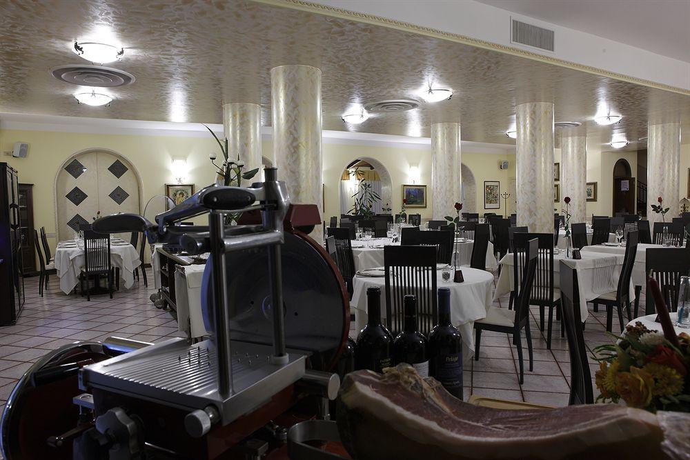 La Vecchia Fattoria Hotel Loreto Luaran gambar