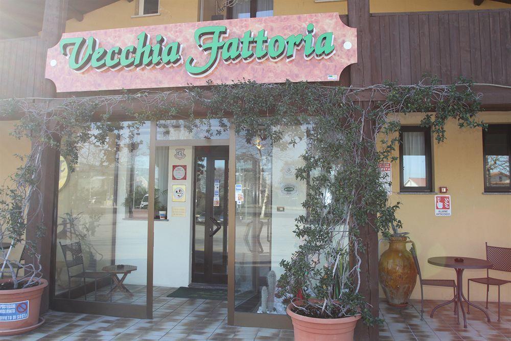 La Vecchia Fattoria Hotel Loreto Luaran gambar