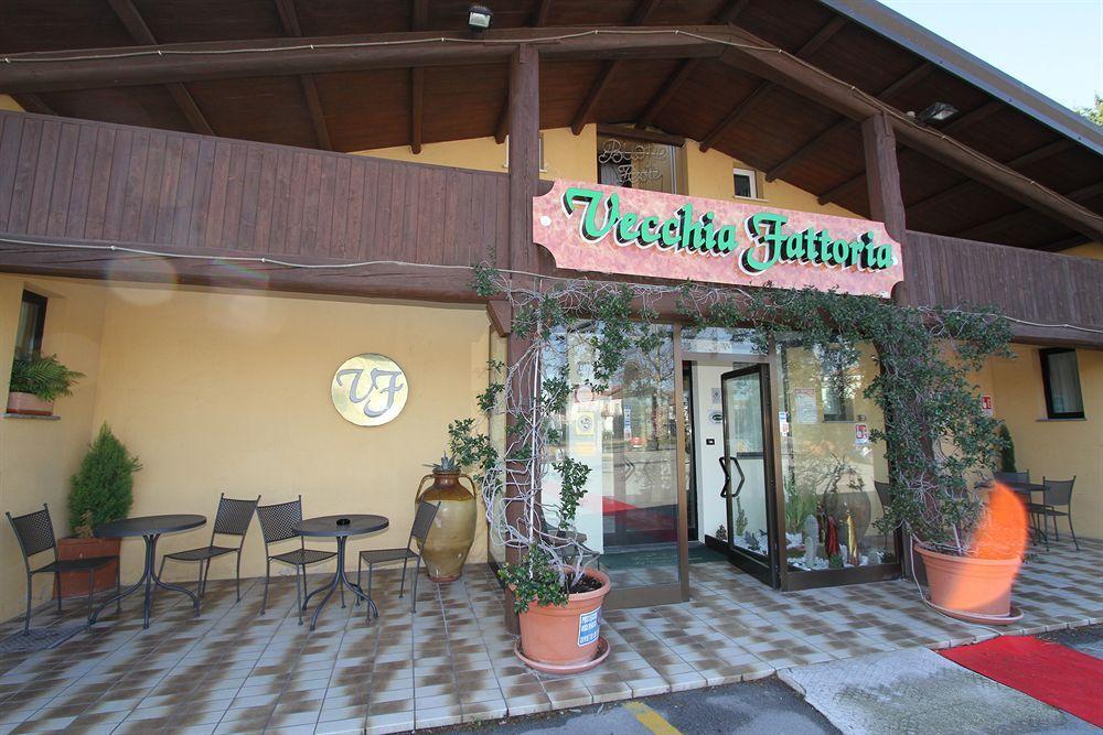 La Vecchia Fattoria Hotel Loreto Luaran gambar