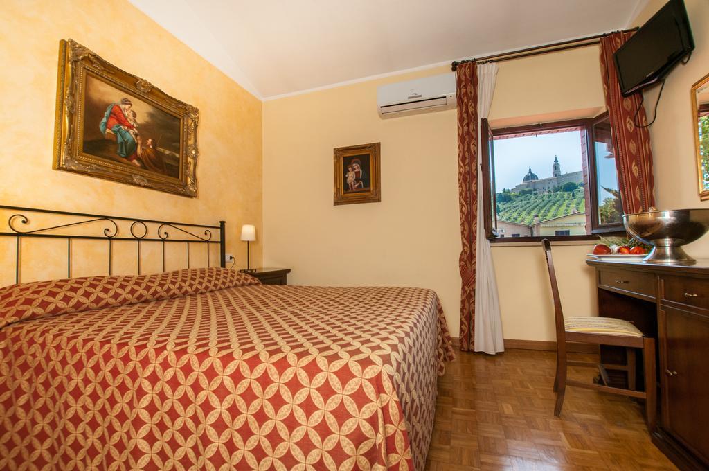 La Vecchia Fattoria Hotel Loreto Luaran gambar