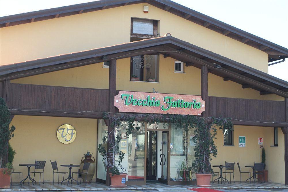 La Vecchia Fattoria Hotel Loreto Luaran gambar