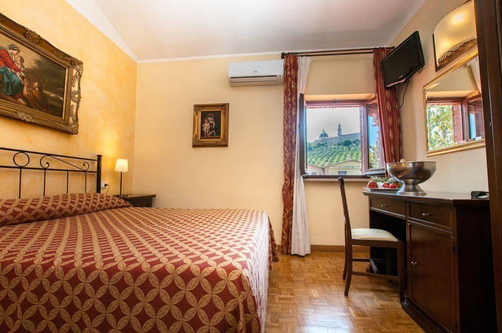 La Vecchia Fattoria Hotel Loreto Luaran gambar